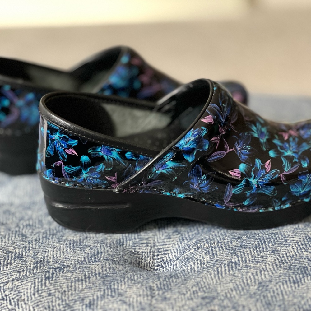 Danskos blue floral size 37. - Picture 10 of 10